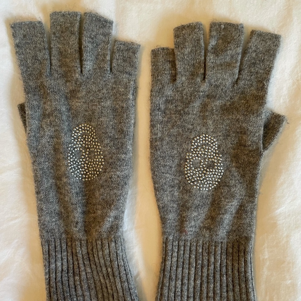 27 Miles Beaded Gray Gloves